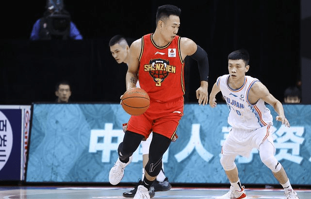 转会期体能课后；塞维利亚手感冰凉备战德甲；球迷炸锅；纪律约束更严格的简单介绍